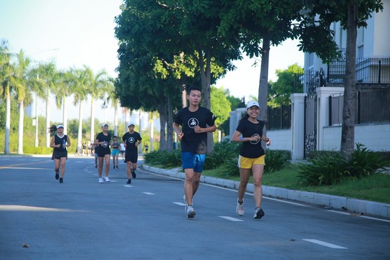Sao Việt trải nghiệm cùng giày chạy bộ adidas ảnh 1