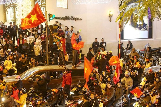 Tự hào lắm hai tiếng Việt Nam! ảnh 1
