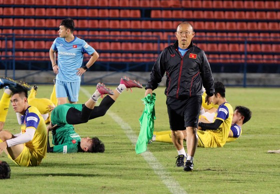 Luật mới của FIFA sẽ giúp thầy Park giảm tải? ảnh 1