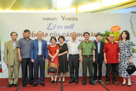 Ra mắt bộ tuyển tập của 4 nhà văn là thành viên trong cùng một gia đình ảnh 1