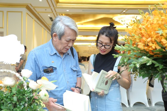Ra mắt bộ tuyển tập của 4 nhà văn là thành viên trong cùng một gia đình ảnh 2