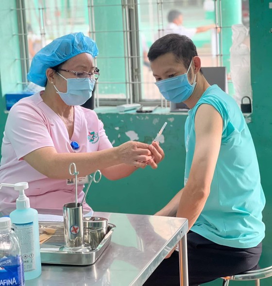 HLV và VĐV bắt đầu tiêm vaccine Covid-19 mũi 2 ảnh 1