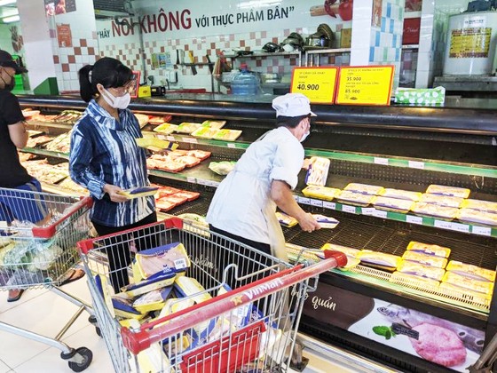 Siêu thị, chợ online ồ ạt giảm giá thịt cá rau củ ảnh 1