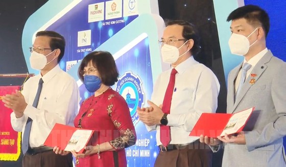Chủ tịch UBND TPHCM Phan Văn Mãi: Trong khó khăn chúng ta nhìn thấy bản lĩnh của doanh nhân ảnh 1