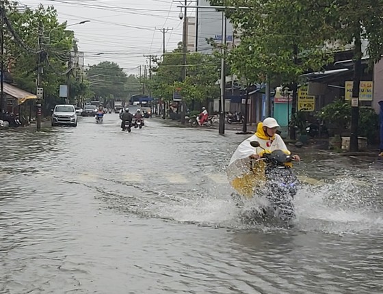 Cà Mau: Mưa lớn kéo dài gây nhiều thiệt hại ảnh 1