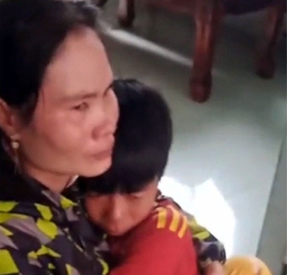 Ba học sinh đạp xe đạp hơn 400km từ Cà Mau đến TPHCM thăm cha mẹ ảnh 1