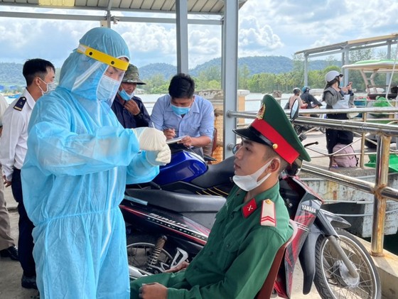 Lấy mẫu xét nghiệm SARS-CoV-2 ngẫu nhiên trong cộng đồng tại Phú Quốc ảnh 1