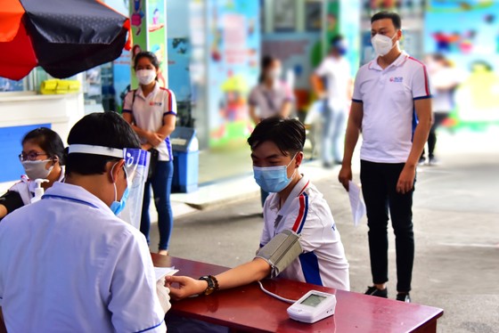 SCB hỗ trợ CBNV có hoàn cảnh khó khăn do ảnh hưởng Covid-19 ảnh 1