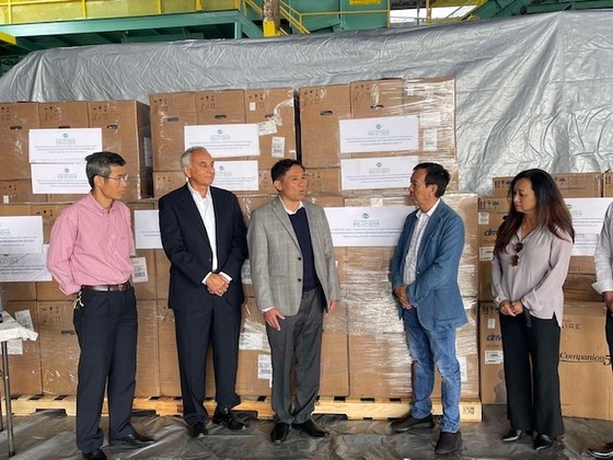 Ông David Dương tặng 250 máy trợ thở oxy cho TPHCM và các tỉnh ảnh 1