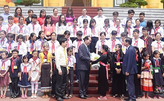 6.000 trẻ em có hoàn cảnh đặc biệt khó khăn được hỗ trợ 5 tỷ đồng ảnh 1