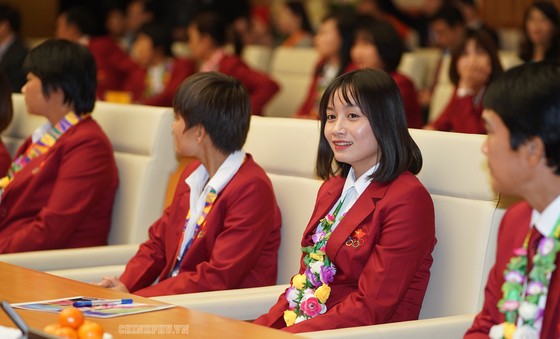 Thủ tướng Nguyễn Xuân Phúc: Vô địch bóng đá thể hiện khát vọng, ý chí Việt Nam ảnh 5