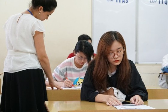 Thi THPT 2020: 4 môn thi trong 1,5 ngày bằng đề chung của Bộ GD-ĐT ảnh 1
