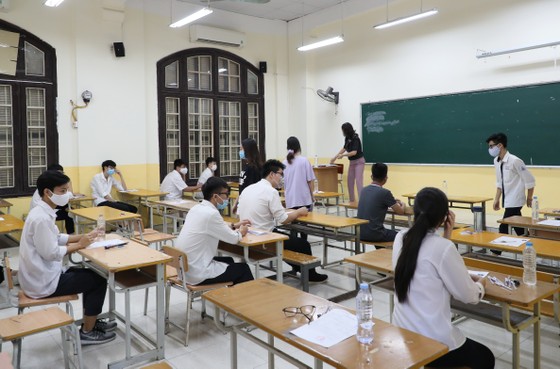 Hà Nội vệ sinh, khử khuẩn tại các phòng thi sau mỗi buổi thi ảnh 1