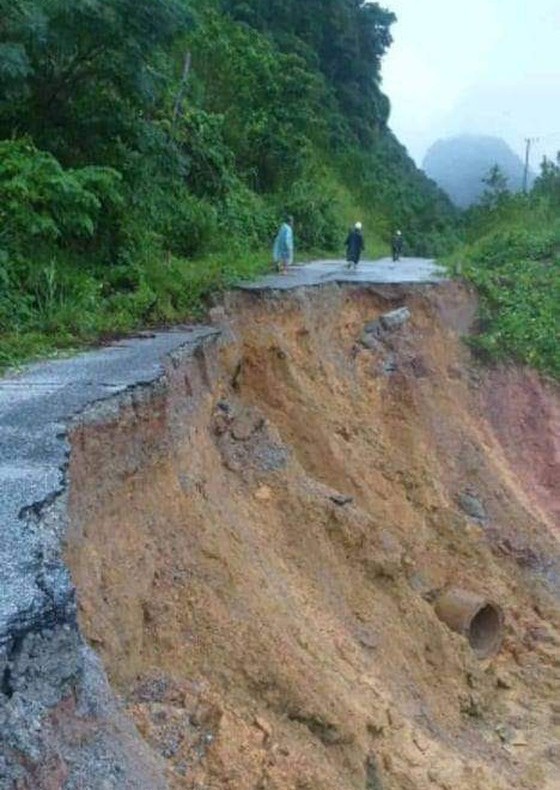 Thủ tướng chỉ đạo tập trung đối phó mưa lũ lớn tại miền Trung ảnh 1