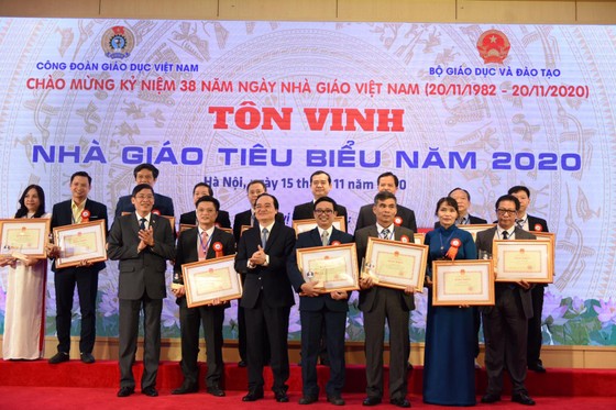 Tôn vinh 183 nhà giáo tiêu biểu ảnh 1