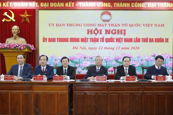 Nhân dân muốn xử lý kịp thời, nghiêm khắc hơn nữa đối với tội phạm tham nhũng ảnh 2
