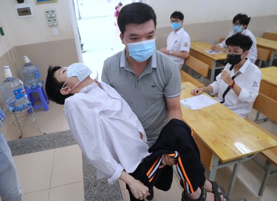 Sáng 8-7, thí sinh cả nước thi bài thi tổ hợp ảnh 1