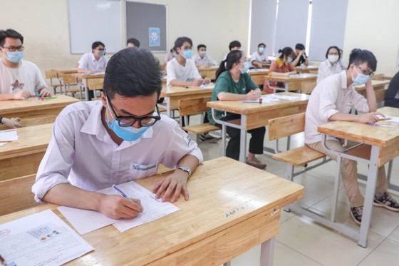 Hoàn tất kỳ thi tốt nghiệp THPT năm 2021, đợt 1: Thí sinh vui vì đề Ngoại ngữ dễ thở ảnh 2