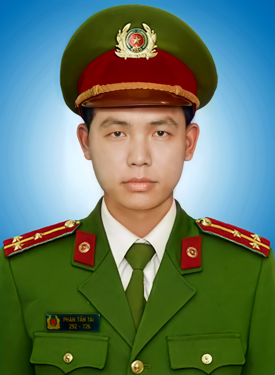 Đề nghị truy tặng Huân chương Chiến công hạng Nhì cho Thượng úy công an hy sinh khi chống dịch ảnh 2