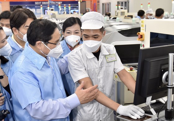 Đẩy nhanh việc đàm phán, công nhận lẫn nhau về “hộ chiếu vaccine” nhằm mở cửa nền kinh tế khi điều kiện cho phép ảnh 1