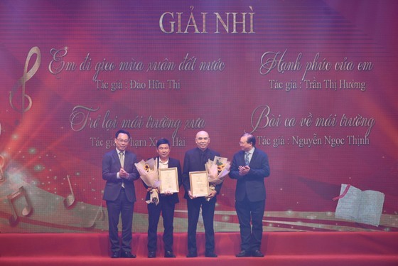 Trao giải cuộc thi 'Sáng tác ca khúc về thầy cô và mái trường' ảnh 3
