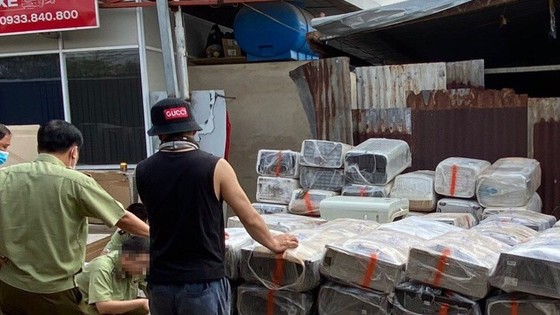 Phát hiện kho chứa trữ hàng trăm máy lạnh nhập lậu ảnh 1