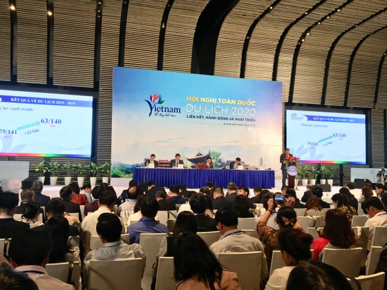Hàng trăm doanh nghiệp bắt tay nhau tìm cách kích cầu du lịch miền Trung ảnh 1