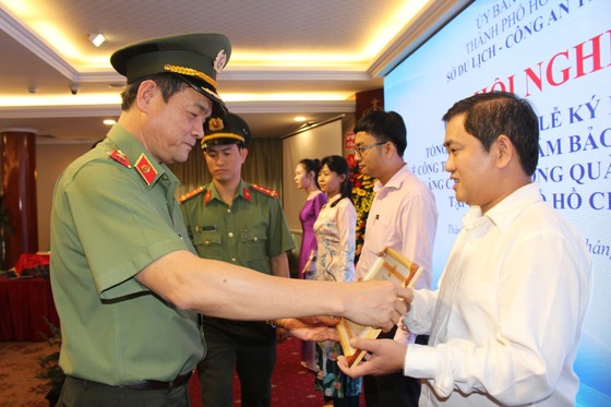 Nhiều đối tượng nhập cảnh để lừa đảo ảnh 2