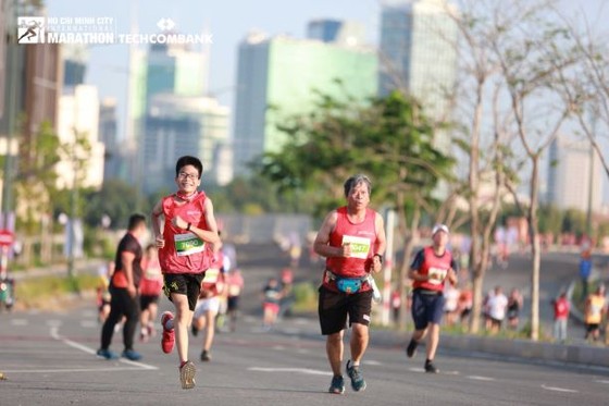 Hàng ngàn vận động viên dự Giải Marathon Quốc tế TPHCM Techcombank ảnh 2