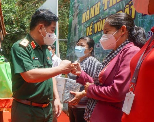Chủ tịch HĐND TPHCM Nguyễn Thị Lệ: 'Lực lượng tuyến đầu phác họa bức tranh đẹp giữa đời thường' ảnh 7