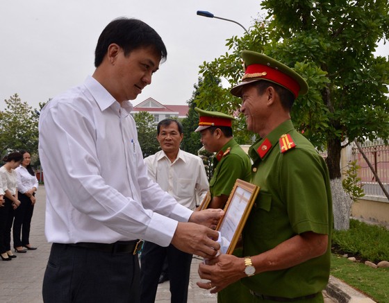 Thưởng “nóng” Công an quận 7 trong cao điểm tấn công tội phạm ảnh 1