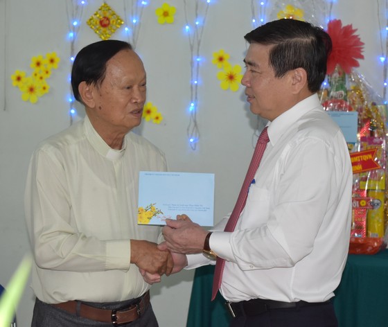 Chủ tịch UBND TPHCM chúc tết các chức sắc tôn giáo, nhân sĩ trí thức ảnh 2