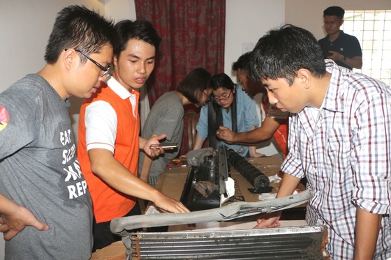 Chuyên gia hỗ trợ các nhà chế tạo trẻ Việt Nam phát triển sản phẩm thực tế ảnh 1