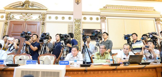 Phó Chi cục trưởng Chi cục Quản lý thị trường TPHCM: hàng giả tồn tại do... người dân biết mà cứ mua ảnh 2
