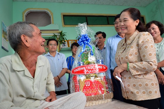 Chủ tịch HĐND TPHCM Nguyễn Thị Lệ khảo sát về phát triển sản phẩm chủ lực ở huyện Cần Giờ ảnh 2