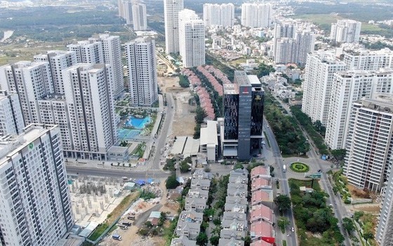 TPHCM khẩn trương tham mưu thành lập Ban chỉ đạo xây dựng đề án chuyển 5 huyện thành quận hoặc thành phố ảnh 1