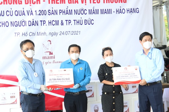 25 tấn rau, củ, quả của Pacific Foods hỗ trợ đã được vận chuyển bằng tàu cao tốc tới TPHCM ảnh 1