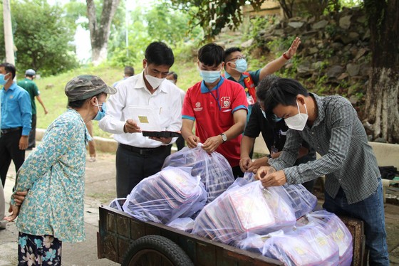 Đưa dân từ nhà trọ lụp xụp ở quận Bình Thạnh vào trong nhà nghỉ, chung cư ảnh 3