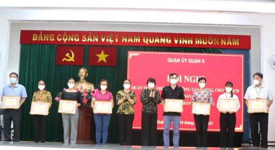 Quận 5 có 2 phường đã bao phủ vaccine mũi 2 tới toàn bộ người dân ảnh 5