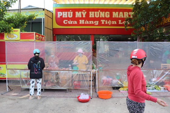 Người dân Củ Chi đi chợ 'bình thường mới' ảnh 6