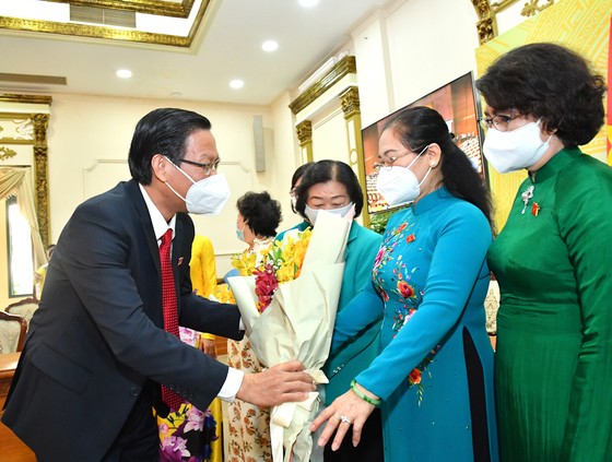 Đoàn đại biểu Quốc hội TPHCM dâng hoa tưởng niệm Chủ tịch Hồ Chí Minh ảnh 1