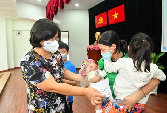 SHB hỗ trợ 1.853 trẻ em mồ côi vì Covid-19 tại TPHCM ảnh 1