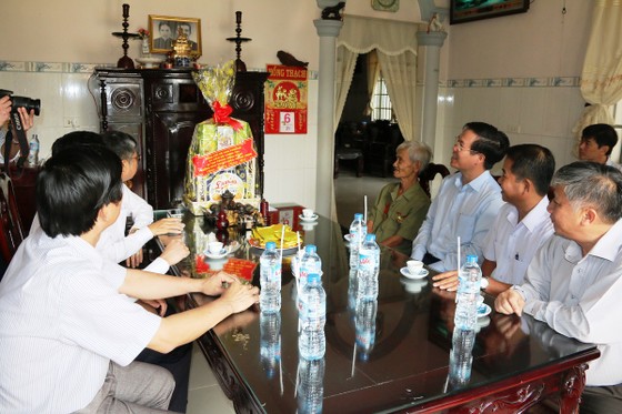 Trưởng Ban Tuyên giáo Trung ương Võ Văn Thưởng thăm, chúc tết cán bộ, chiến sĩ, gia đình chính sách ảnh 2
