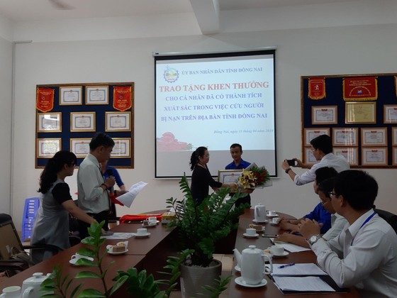 Cứu người bị tai nạn giao thông, một sinh viên ở Đồng Nai nhận bằng khen của tỉnh ảnh 1