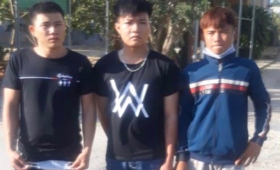 Bắt ba đối tượng ném đá xe khách ở Đồng Nai ảnh 1