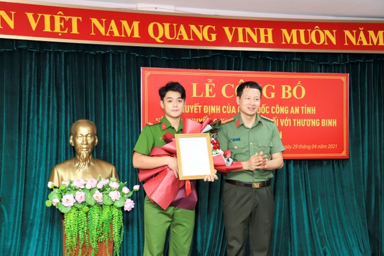 Chiến sĩ cảnh sát cơ động bị 'quái xế' tông, phải cưa chân được chuyển chuyên nghiệp vào Công an Đồng Nai ảnh 1