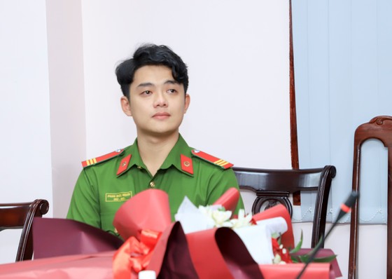 Chiến sĩ cảnh sát cơ động bị 'quái xế' tông, phải cưa chân được chuyển chuyên nghiệp vào Công an Đồng Nai ảnh 2