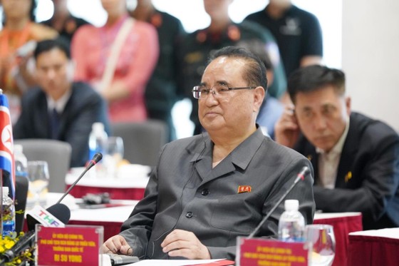 Đoàn cấp cao Triều Tiên tham quan nhà máy sản xuất ô tô của Vingroup ảnh 3