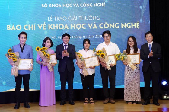 Trao Giải thưởng Báo chí về KH-CN năm 2019 ảnh 5