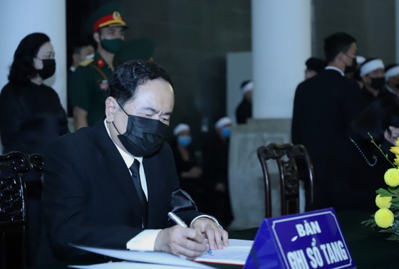 Cử hành trọng thể Quốc tang nguyên Tổng Bí thư Lê Khả Phiêu ảnh 23
